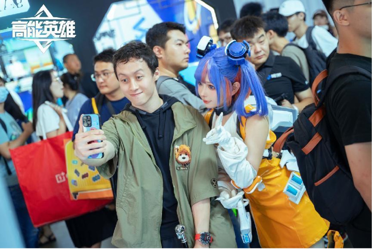 coser變裝、童錦程直播、老外求號(hào)《高能英雄》引爆炎炎夏日！